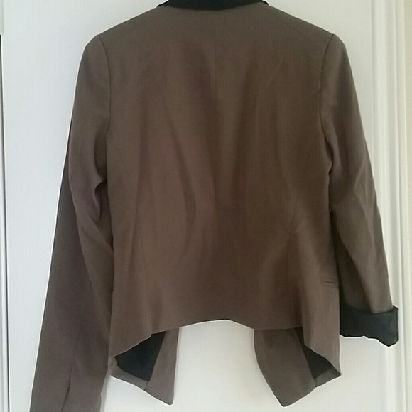 Blazer - Picture 4 of 4